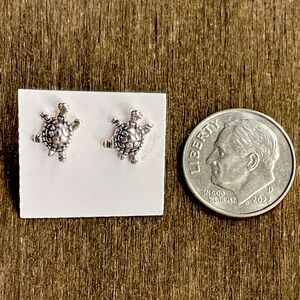 925 Silver Stud Turtle Earrings *New
